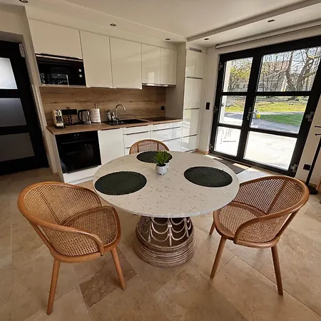 Seigneur Apartment *